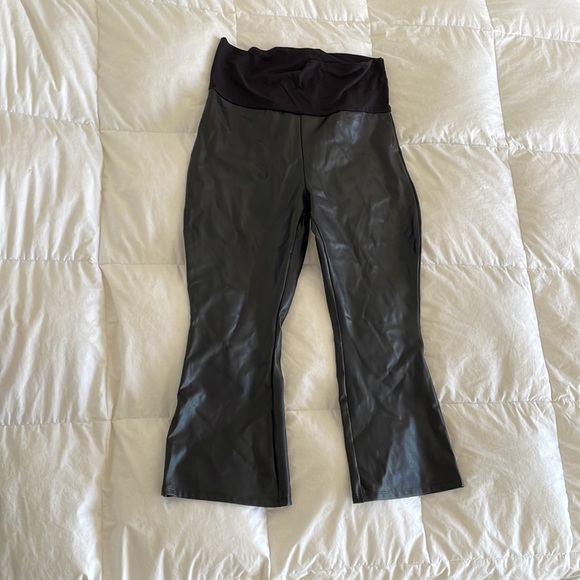 HATCH The Vegan Stretch Leather Crop Flare Black L - Picture 3 of 7